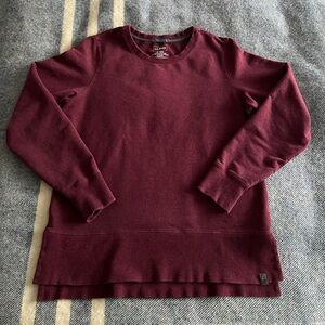 LL Bean womens split hem cozy sweatshirt in burgundy, size medium regular